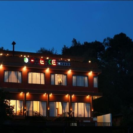 Essence Motel Калау Екстериор снимка
