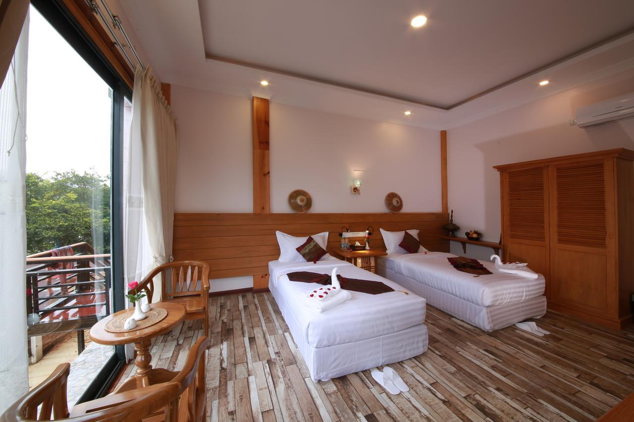 Essence Motel Калау Екстериор снимка
