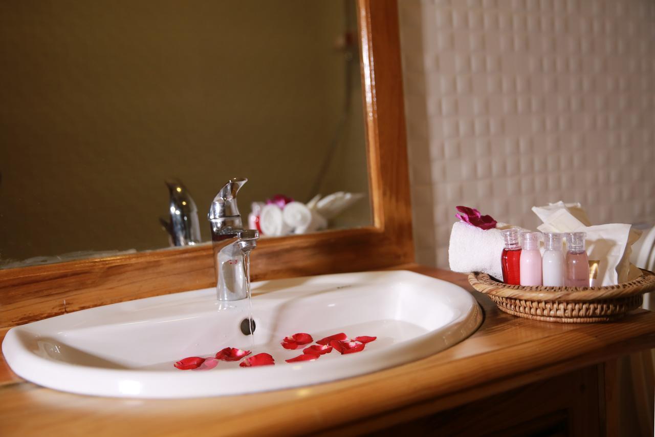 Essence Motel Калау Екстериор снимка