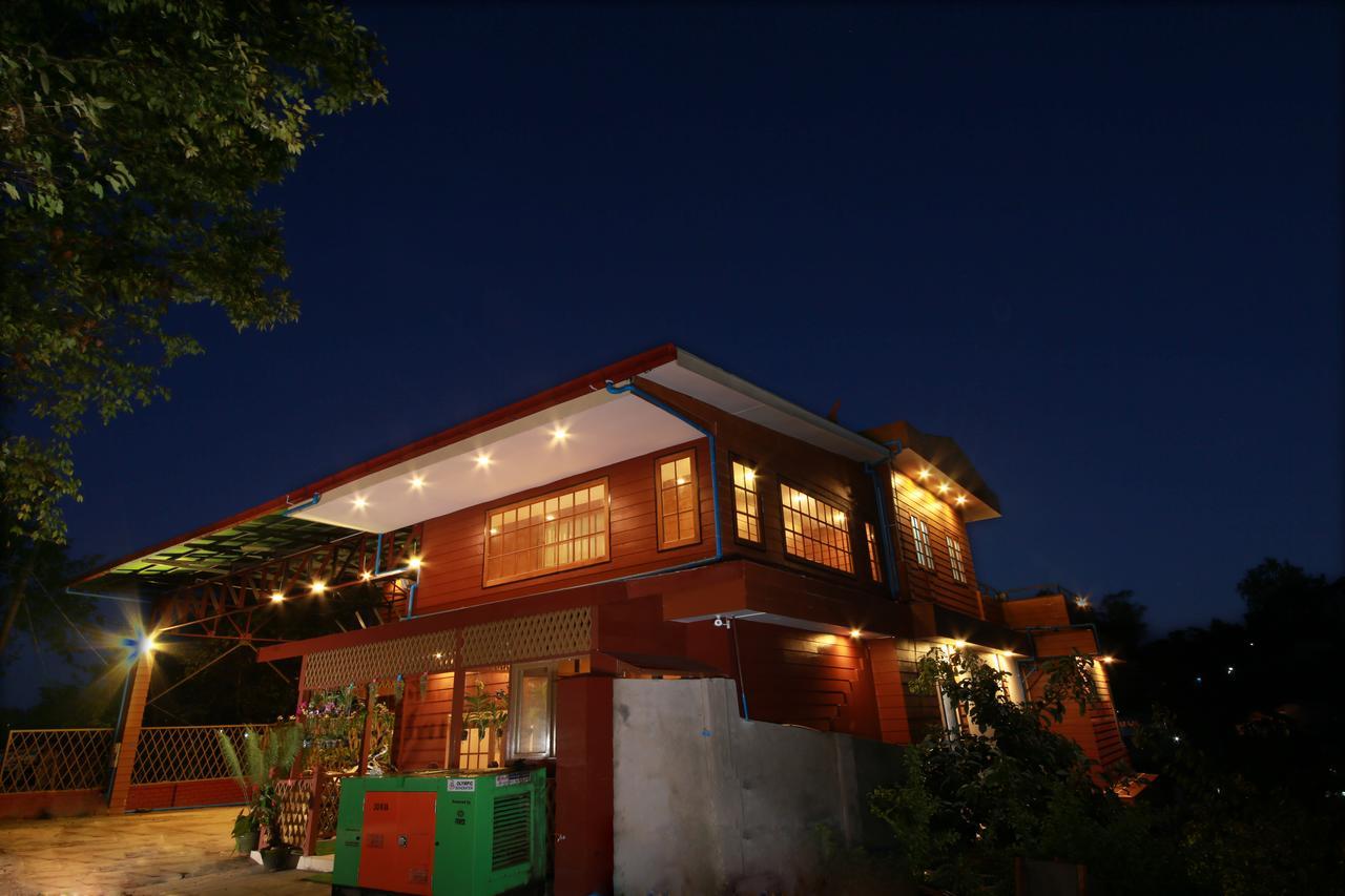 Essence Motel Калау Екстериор снимка