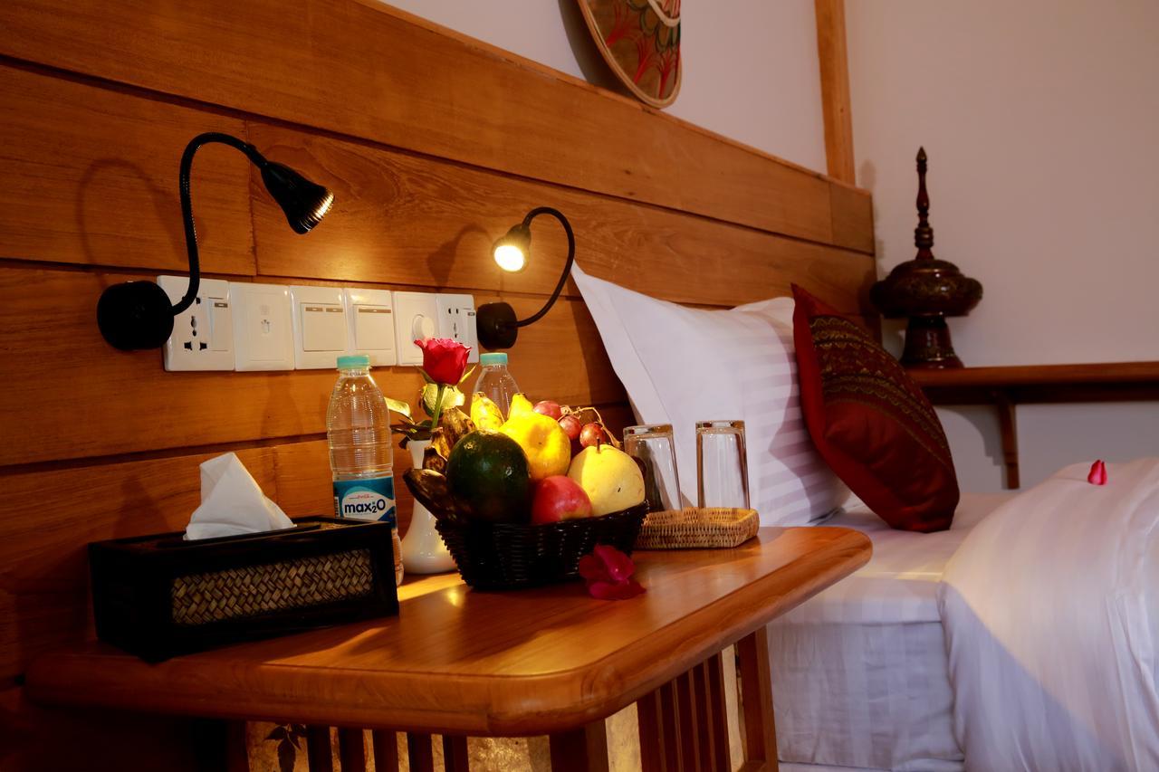 Essence Motel Калау Екстериор снимка