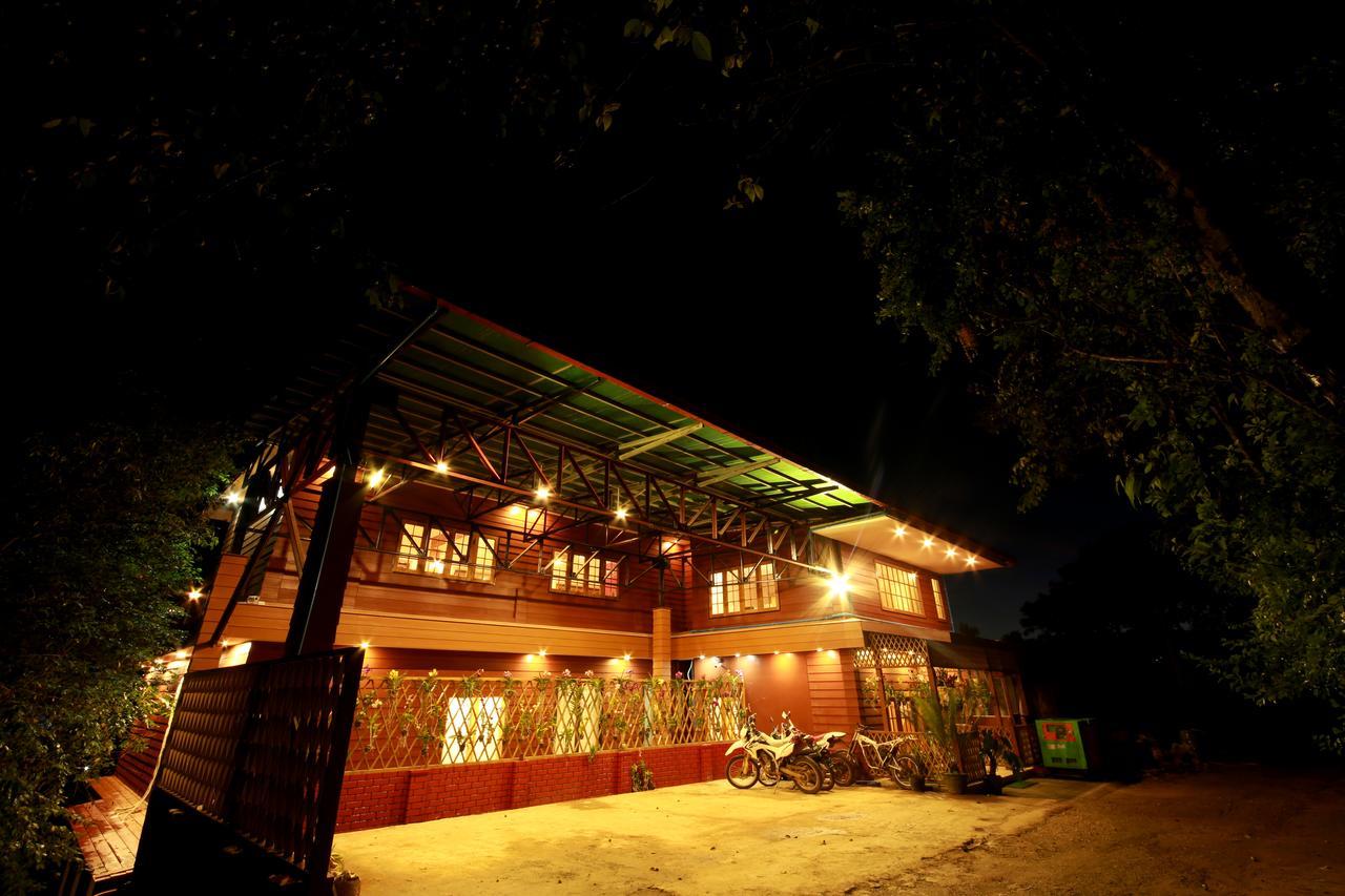 Essence Motel Калау Екстериор снимка
